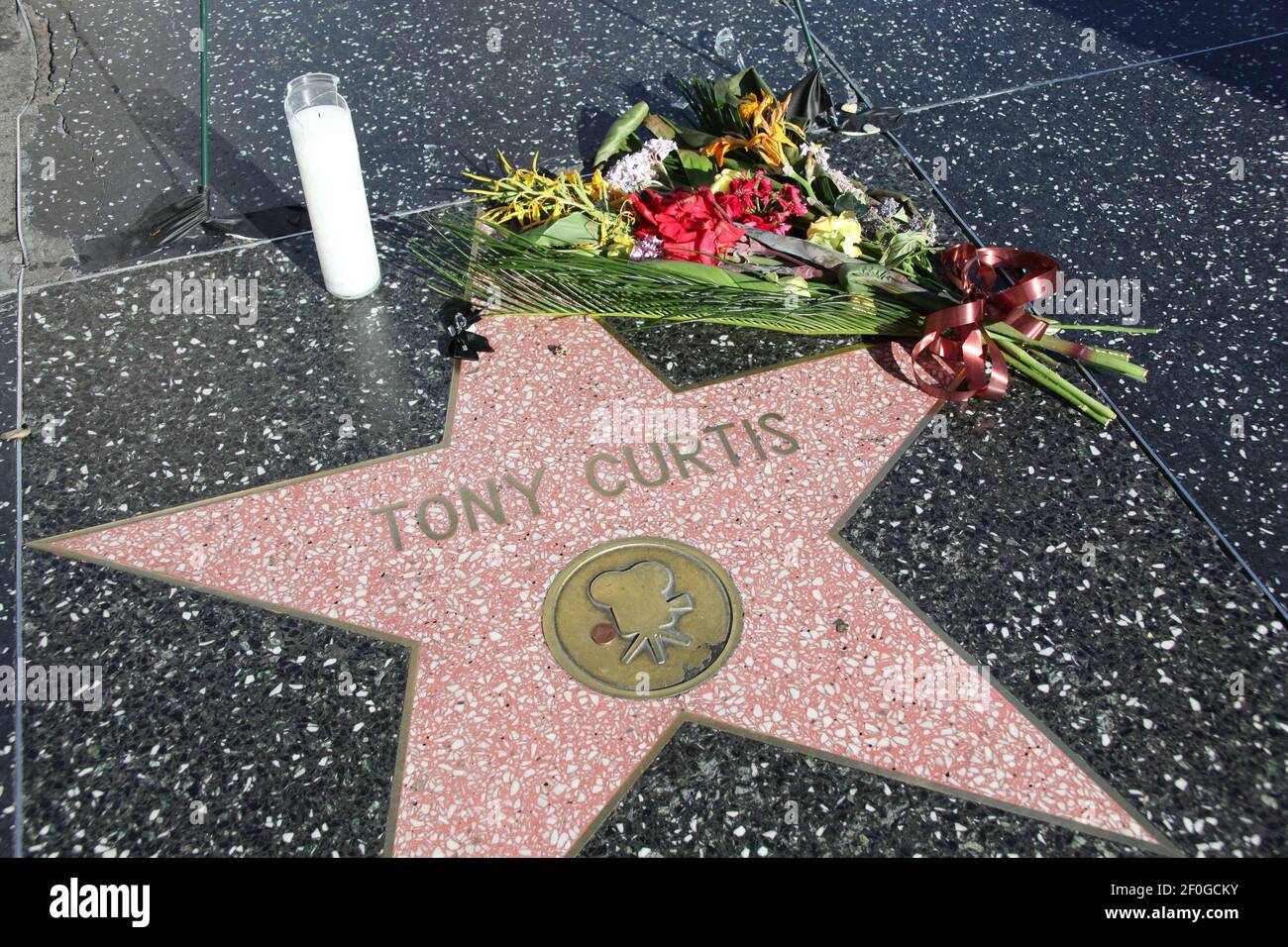 30 September 2010 Hollywood, CA Flowers are placed on Tony Curtis's