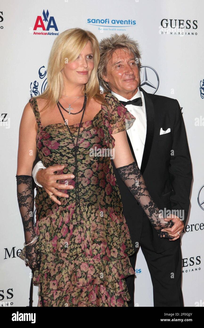 23 October 2010 - Beverly Hills, CA - Pregnant Penny Lancaster and Rod ...