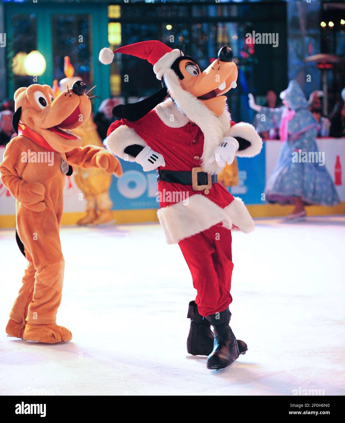 Atmosphere 15 December 10 Los Angeles Ca Disney On Ice Presents Let S Celebrate Held At The L A Live Photo Credit Giulio Marcocchi Sipa Press Celebrate Gm 072 Stock Photo Alamy