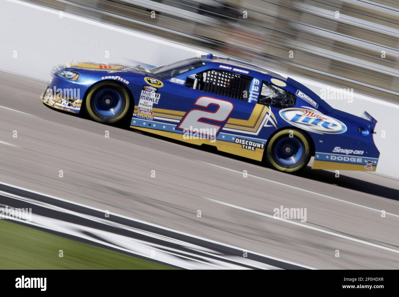 Kurt Busch drives his Dodge (2) at speed during Sprint Cup Series practice  at Texas Motor Speedway in Fort Worth, Texas, Friday, November 5, 2010.  (Photo by Paul Moseley/Fort Worth Star-Telegram/MCT/Sipa USA, image size:1300x969