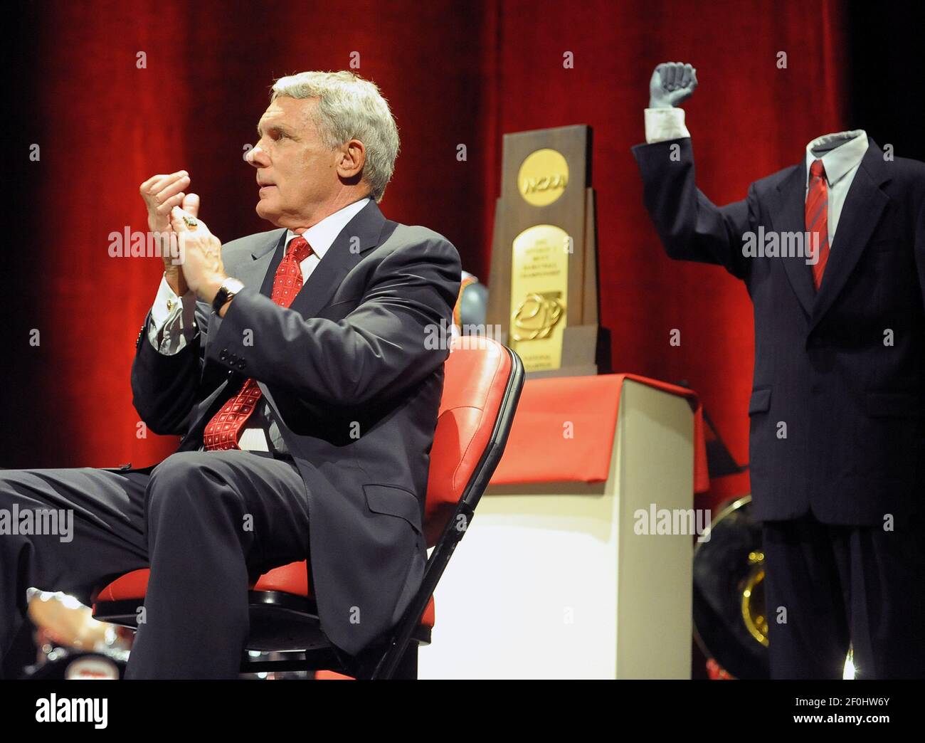 Maryland basketball head coach gary williams is inducted into the