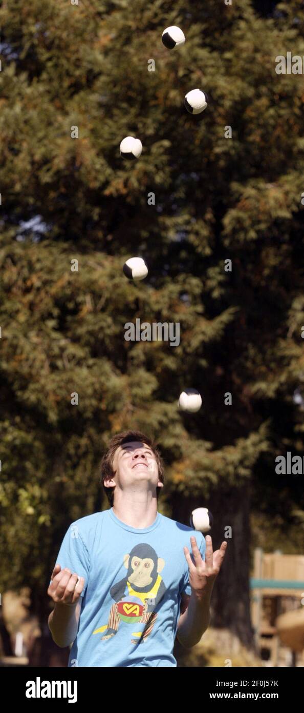 Juggling maestro Noah Malone keeps seven balls going. (Photo by Bill