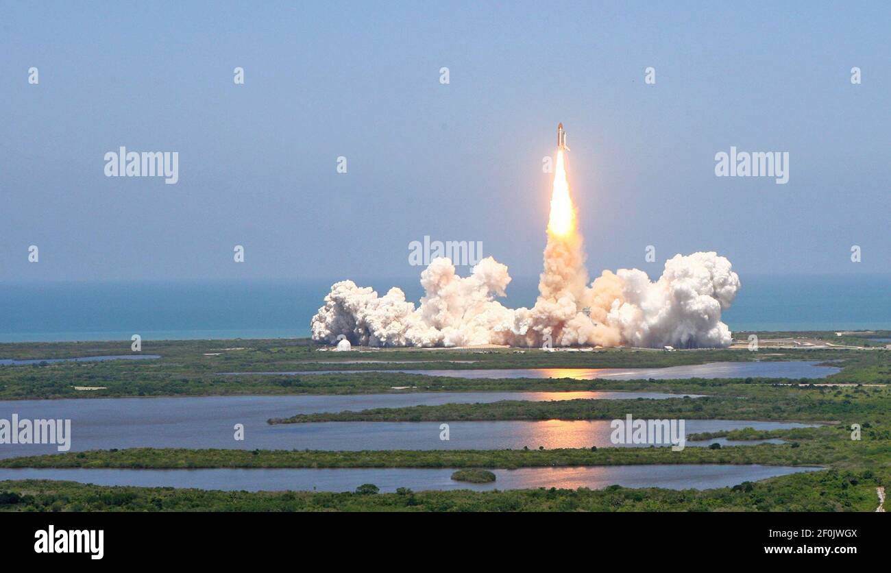Space shuttle Atlantis thundered off its launch pad at Kennedy Space ...