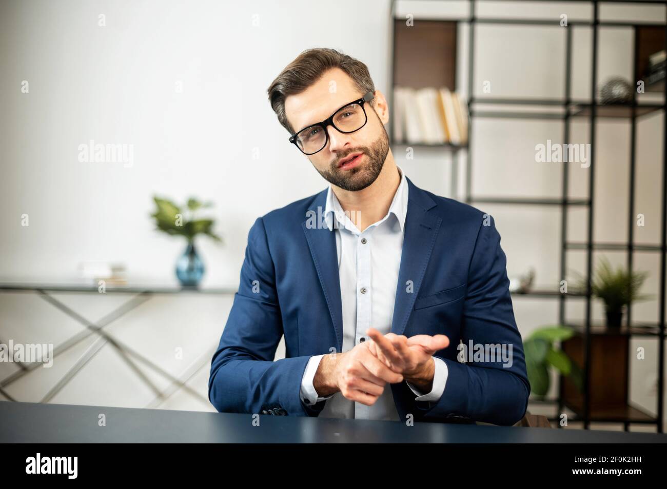 Interview explaining hi-res stock photography and images - Alamy