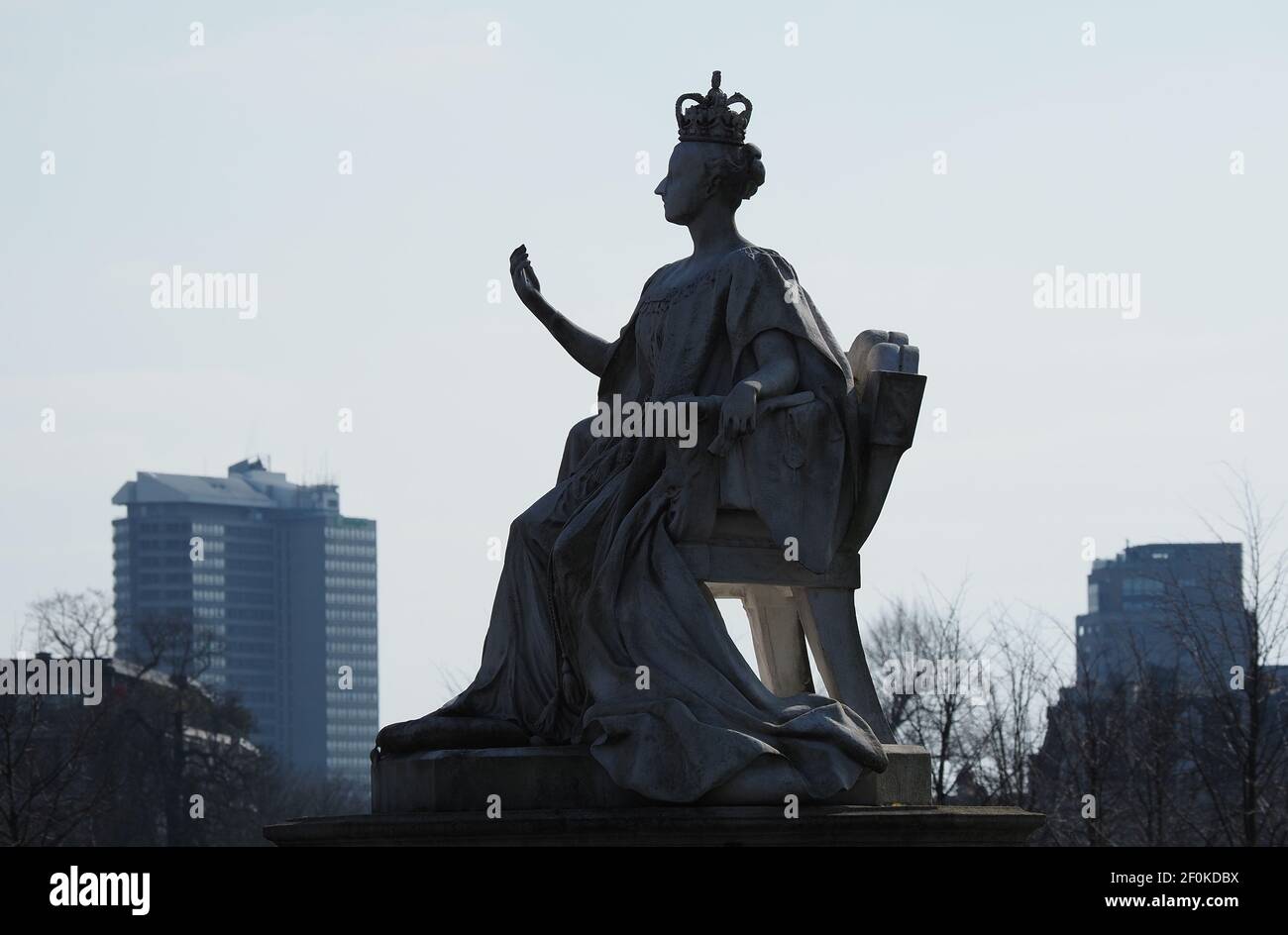 Queen Victoria Statue Stock Photo Alamy