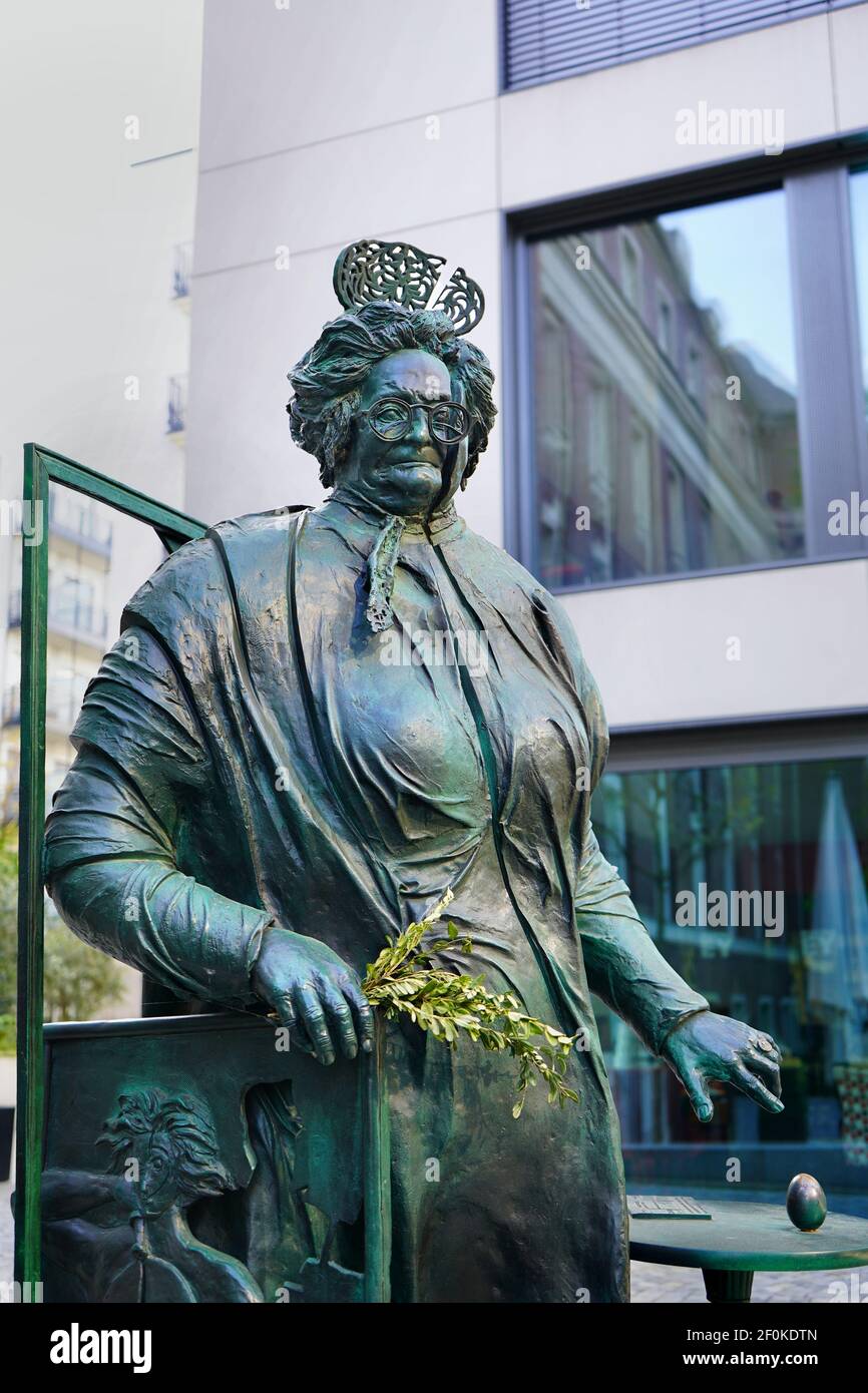 Statue of Johanna Ey, known as 'Mother Ey' (1864 – 1947). She was an art dealer in Germany in the 1920s. Sculpture by Bert Gerresheim. Stock Photo