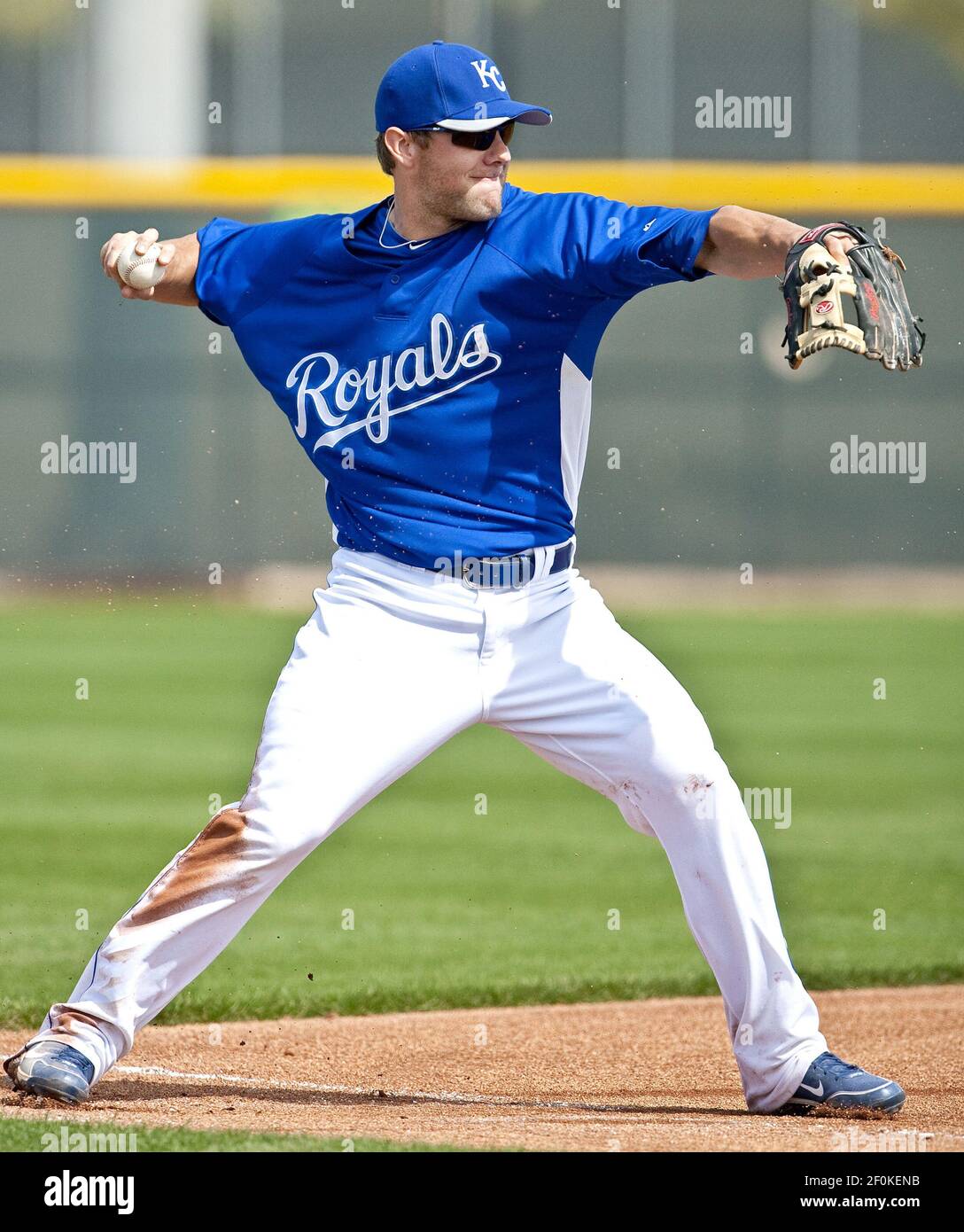 Alex Gordon throws first pitch from left field