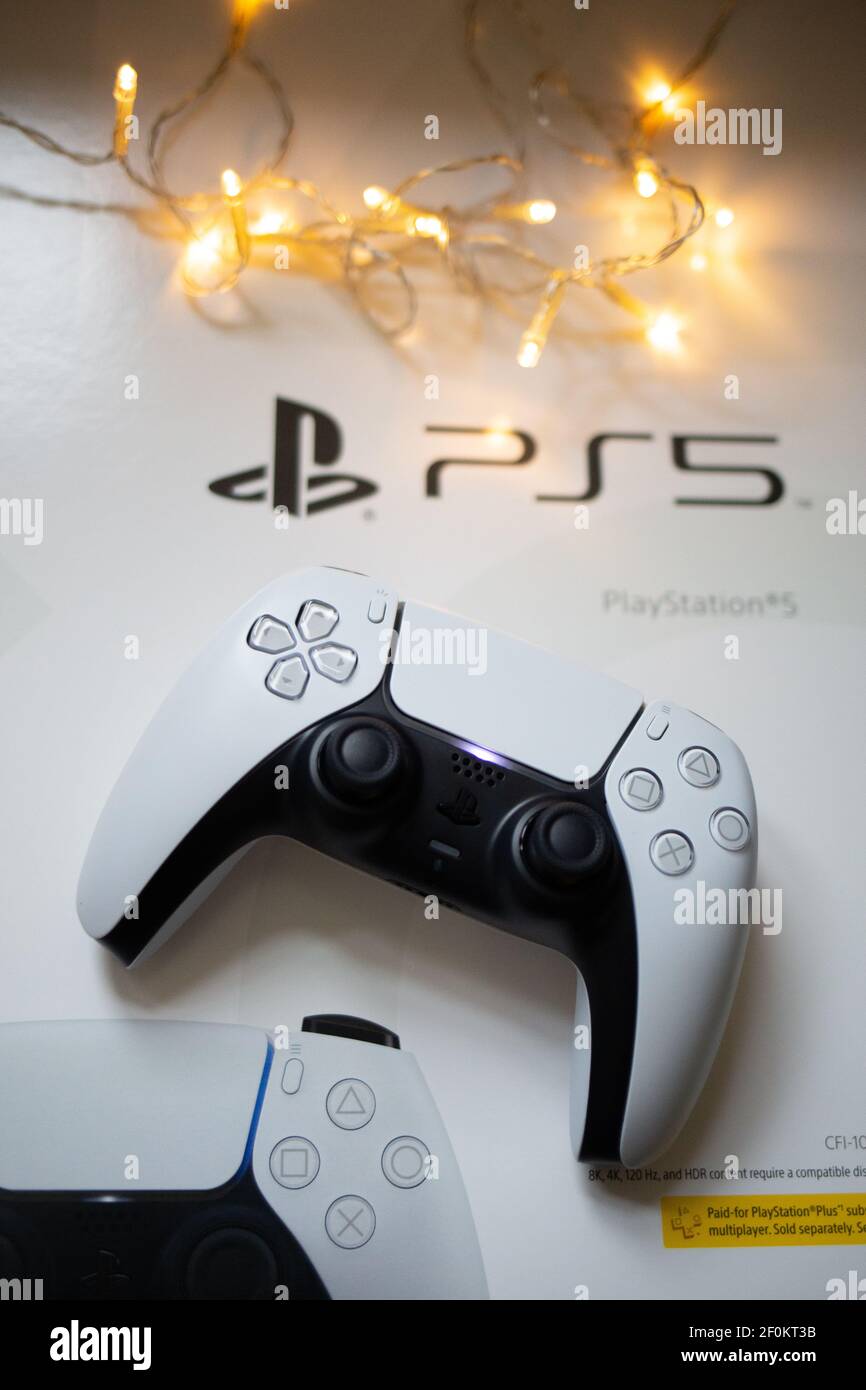 A brand new PS5 controller pictured on the consoleÕs European launch day- November  19th 2020, London, UK. Photo credit should read: Katie Collins/EMPICS/Alamy  Stock Photo - Alamy