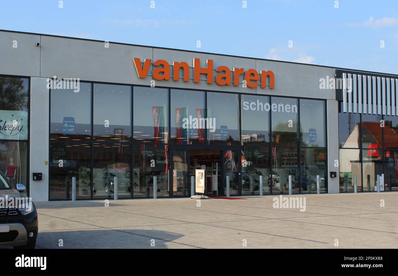 DENDERMONDE, BELGIUM, 19 SEPTEMBER 2020: Exterior view of a van Haren  store. It is German owned chainstore specialising in footwear and clothing.  Illu Stock Photo - Alamy