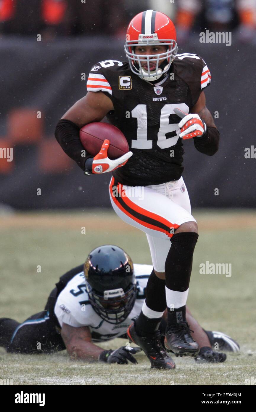 Cleveland Browns returner Josh Cribbs gets away from the Jacksonville