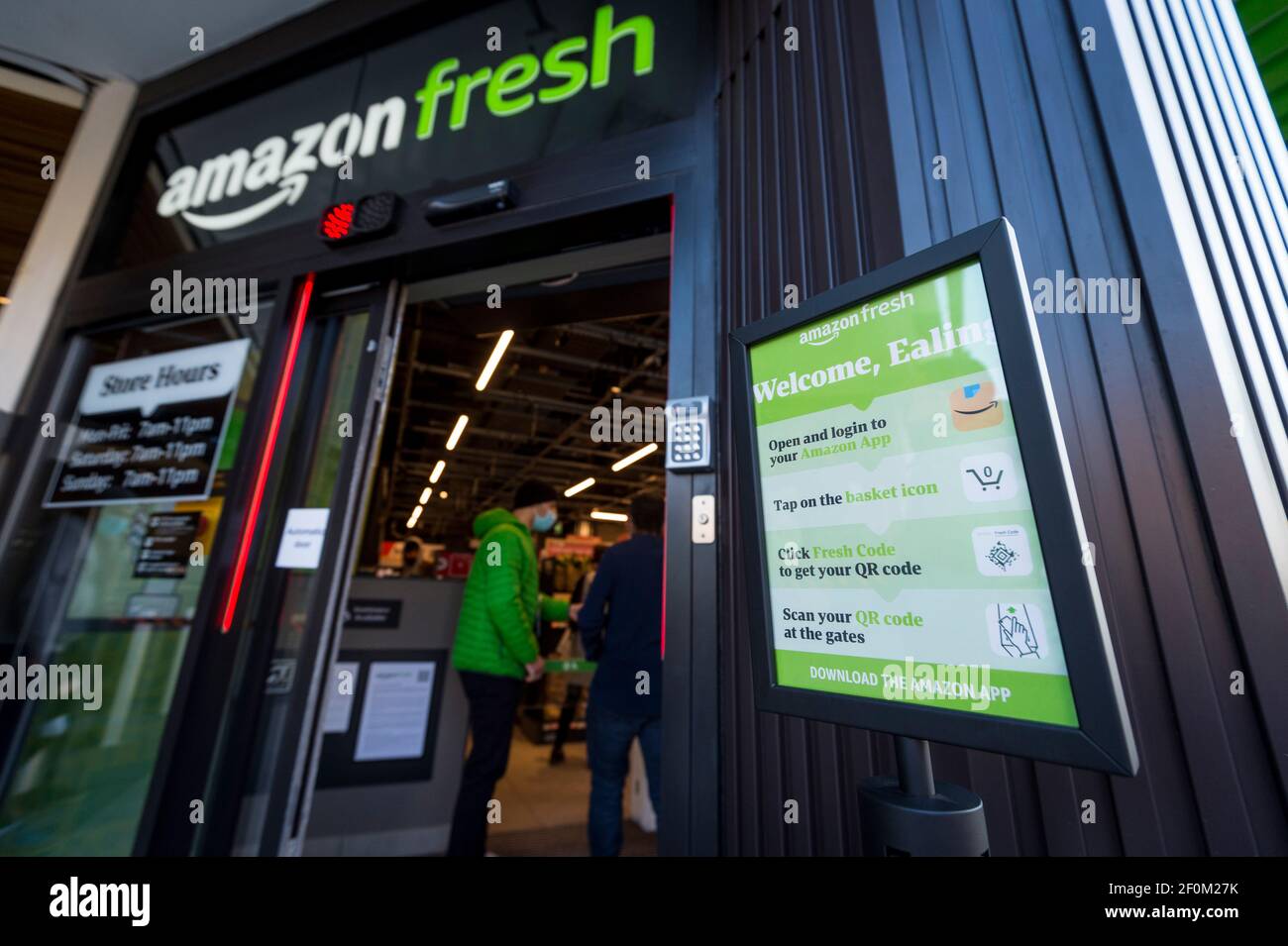 Amazon fresh store entrance hi-res stock photography and images - Alamy