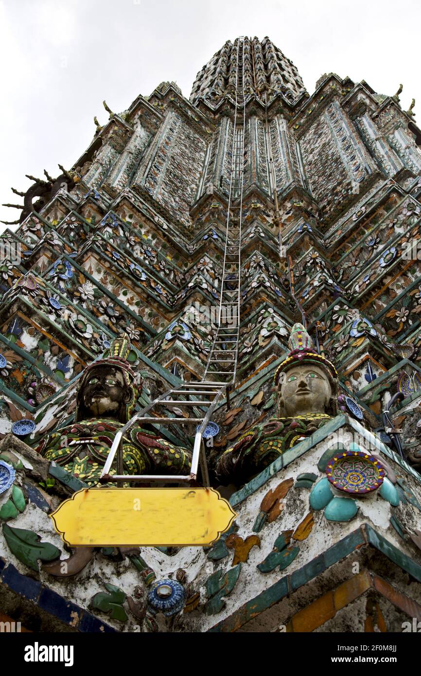 Asia thailand bangkok sunny temple step fear Stock Photo - Alamy
