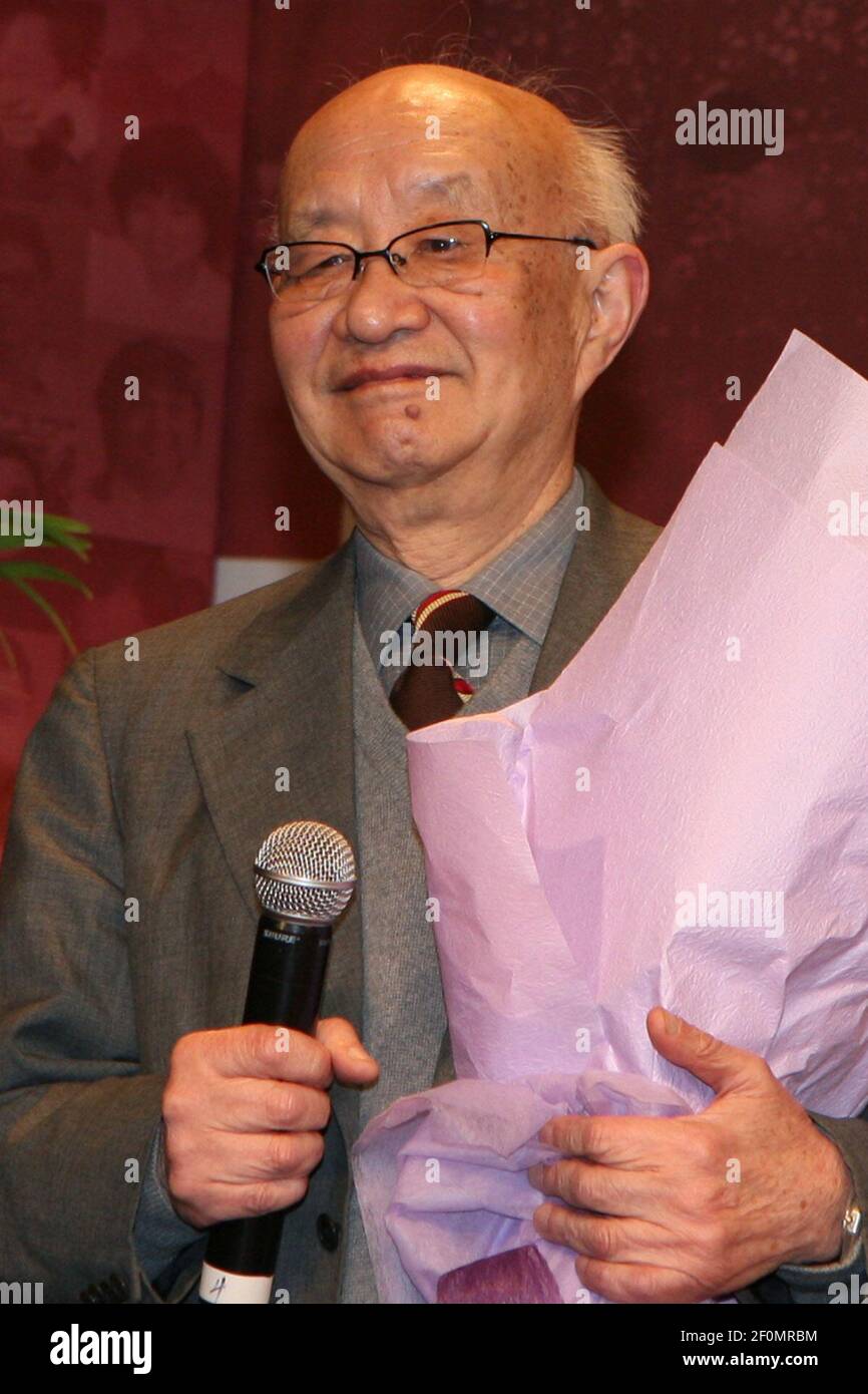 Zha Quanxing, the first person suggesting Deng Xiaoping to restart college entrance examination in 1977, attends the premiere of movie Examination 1977 at Shanghai Normal University in Shanghai, China 30 March 2009. Zha Quanxing, Academician of Chinese Academy of Sciences, died at the age of 95 out of disease at 5:08 a.m. in Wuhan city, central China's Hubei province, 1 August 2019. Zha is the first person suggesting Deng Xiaoping to restart college entrance examination in 1977. (Photo by Stringer - Imaginechina/Sipa USA) Stock Photo