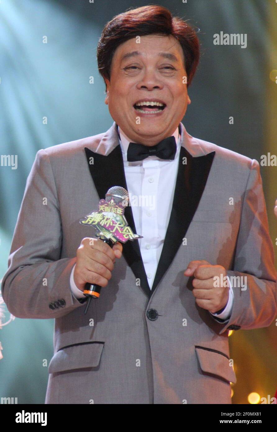 Chinese news anchor Zhao Zhongxiang speaks at the stage of a TV program, Shanghai, China, 6 August 2009. Zhao Zhongxiang, one of the most famous Chinese TV hosts and news anchors, has died on Thursday in Beijing at the age of 78. The TV host is a household name in China, he started working as a news anchor for Beijing Television in 1959, which later became China Central Television (CCTV). There he became the second TV news anchor and the first male TV news anchor in China's history. In 1979, he went with Chinese leader Deng Xiaoping on a state visit to the United States, and became the first j Stock Photo