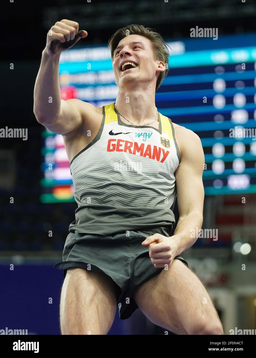 Oleg zernikel pole vault hires stock photography and images Alamy
