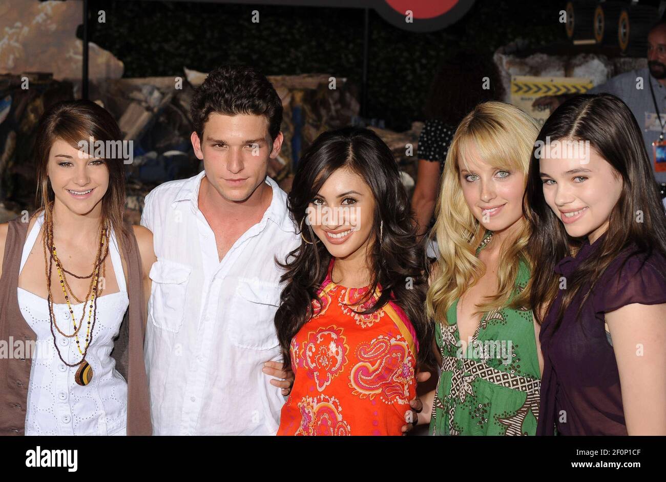 Cast members of the show The Secret Life of the American Teenagers. 21