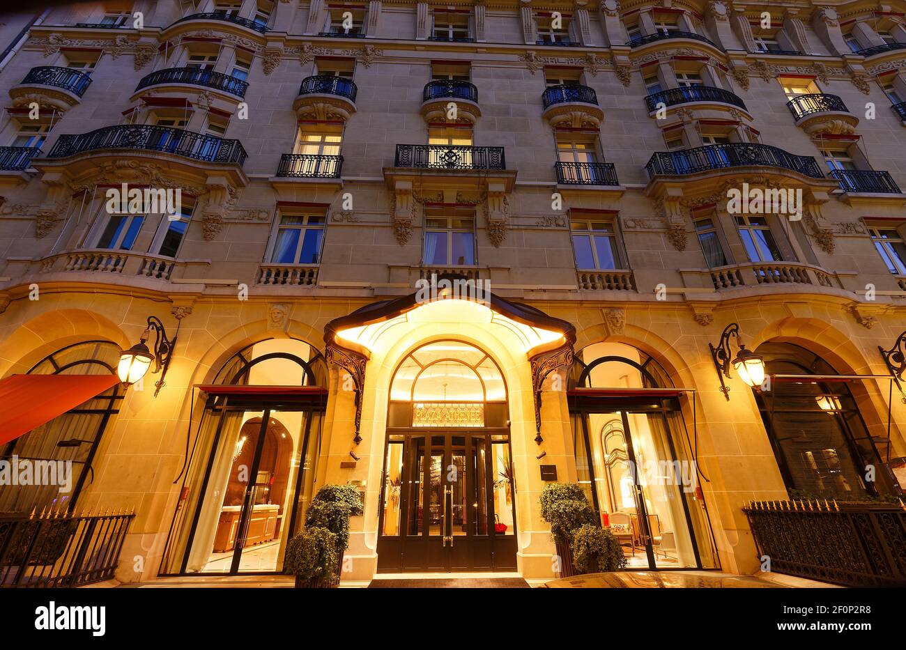 Hotel plaza athenee paris hi res stock photography and images Alamy