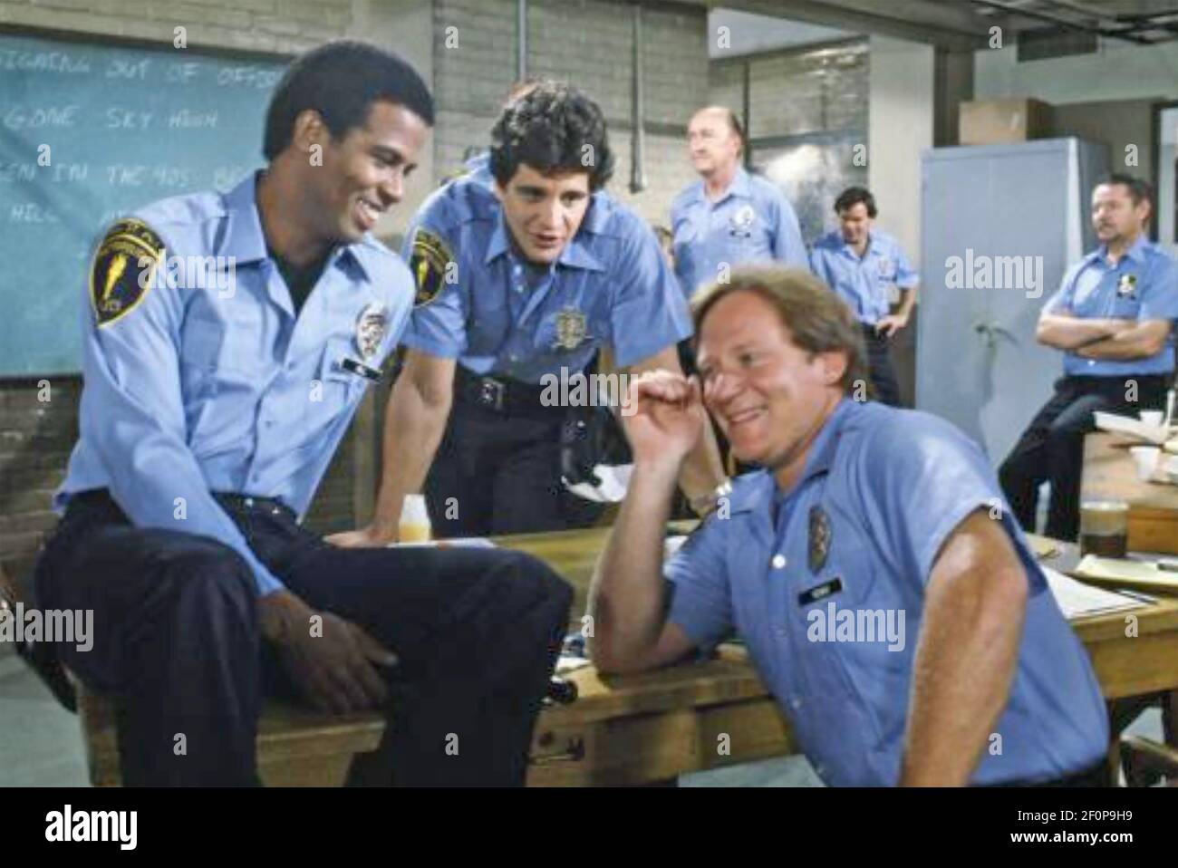 HILL STREET BLUES 1981-87 NBC TV series with Michael Warren at left and Charles Haid seated right Stock Photo