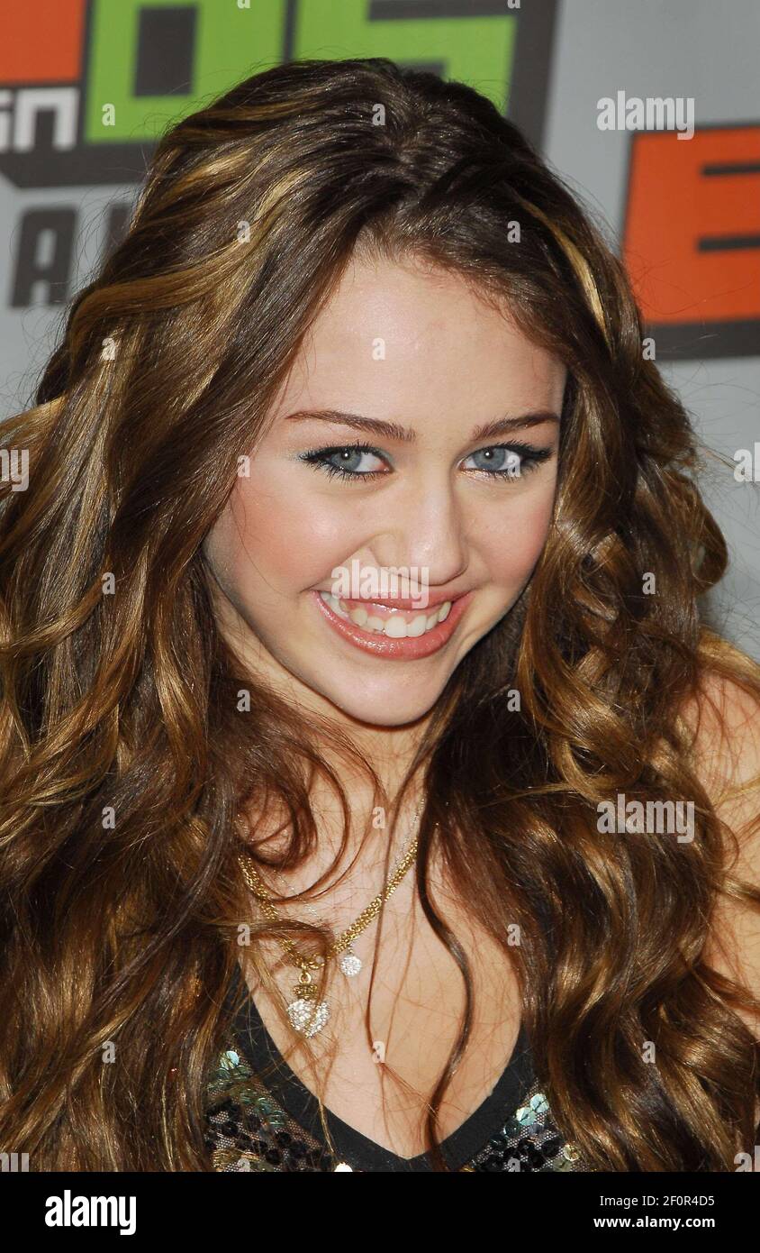 Miley Cyrus. 2 December 2006 - Culver City, California. VH1 Big in '06 - Arrivals held at Sony Studios. Photo Credit: Giulio Marcocchi/Sipa Press (') Copyright 2006 by Giulio Marcocchi./vh1_gm.080/0612031420 Stock Photo