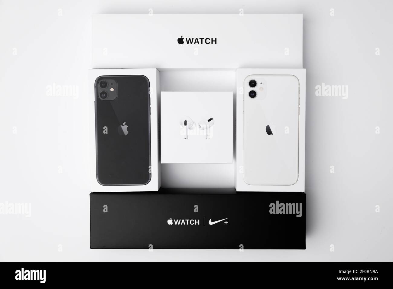 Orlando, FL/USA-12/6/19: An Apple store display of AirPods and Beats  wireless headphones Stock Photo - Alamy