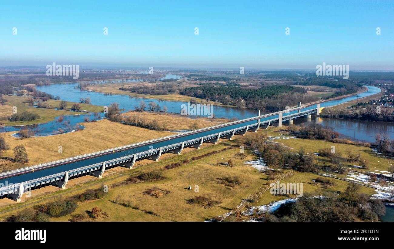 Waterway junction Magdeburg, Mittelland Canal leads in trough bridge
