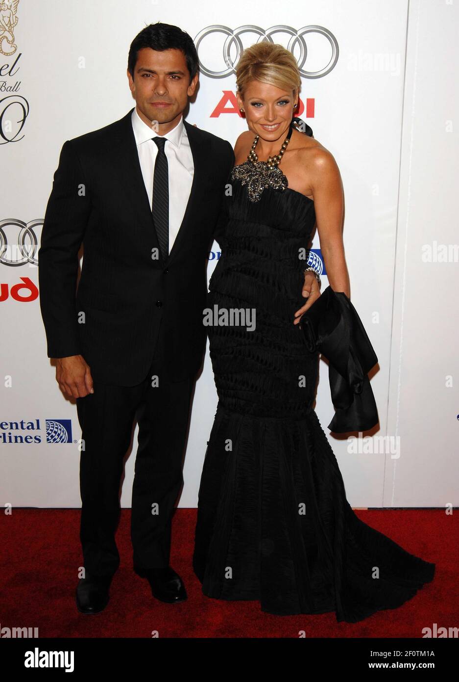 29 October 2007 - New York , NY - Mark Consuelos and Kelly Ripa at the ...