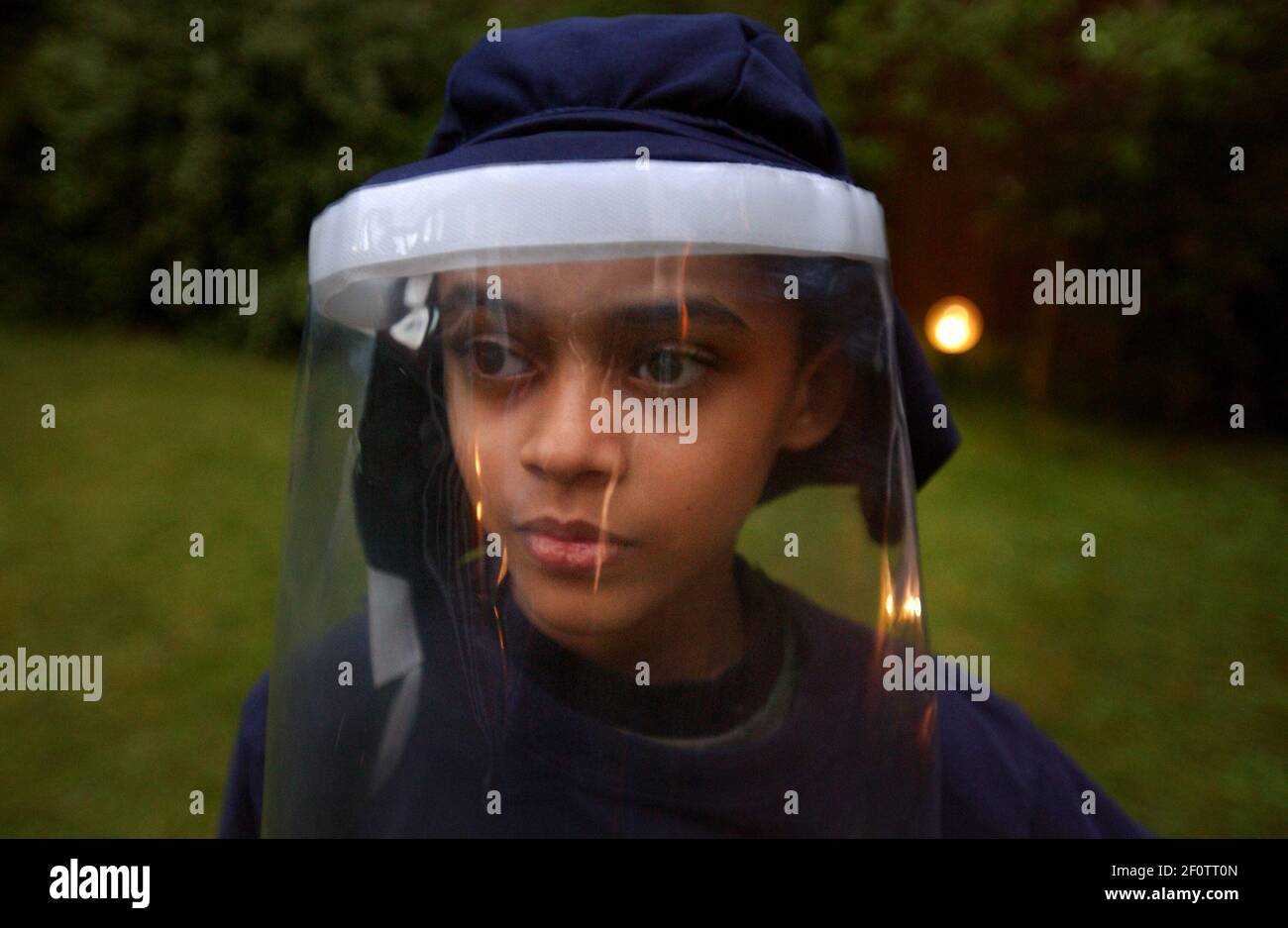 ALEX WEBB WITH HIS MASK TO PROTECT HIM FROM THE SUN'S RAYS.14/5/03 PILSTON Stock Photo