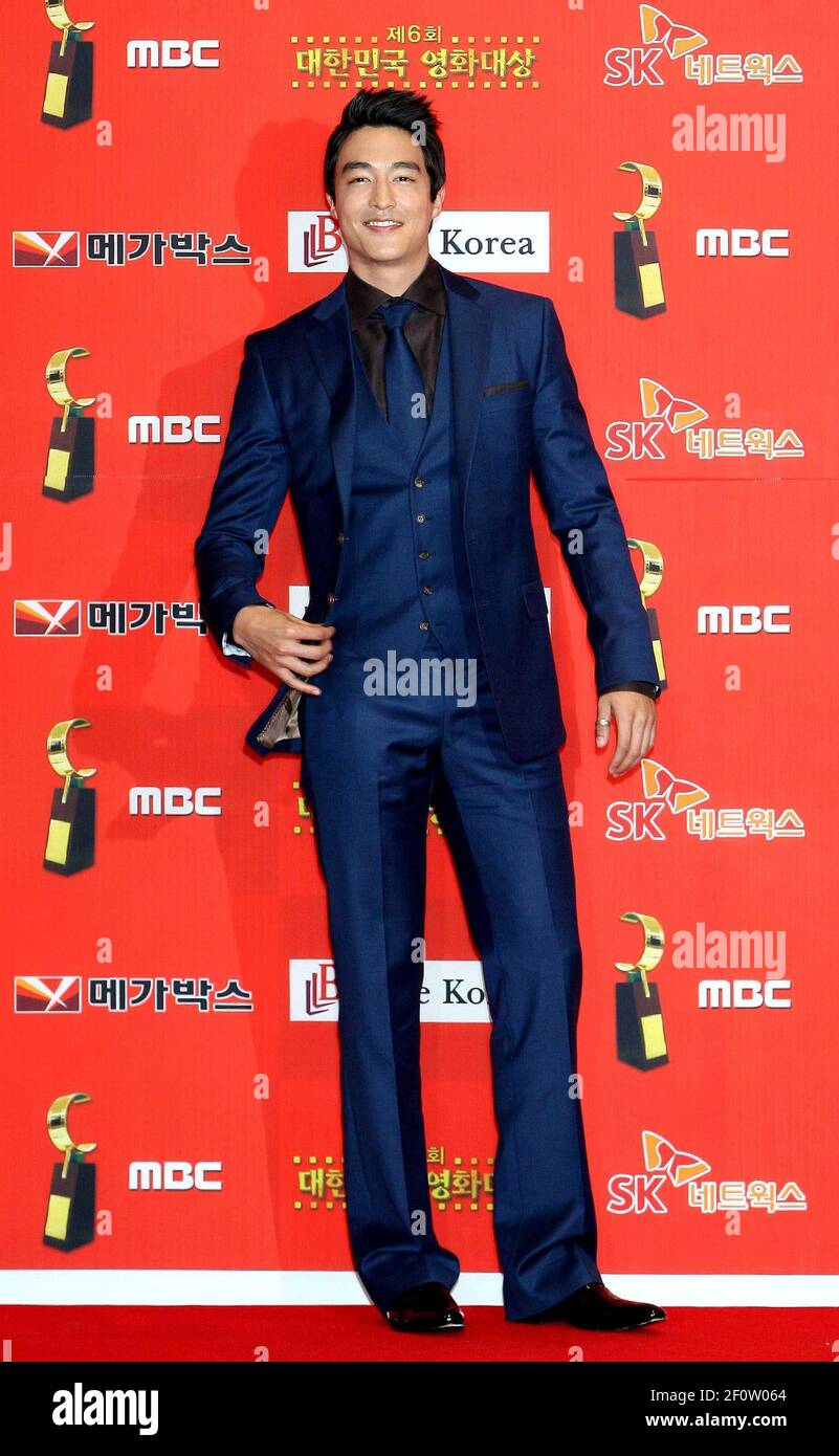 1 DECEMBER 2007 - SEOUL SOUTH KOREA - American- Korean actor Daniel Henney, poses at "The 6th Korea Film Awards" at the Sejong Cultural Center in Seoul. Photo Credit: Youngho Lee/Sipa Press/0712032208 Stock Photo