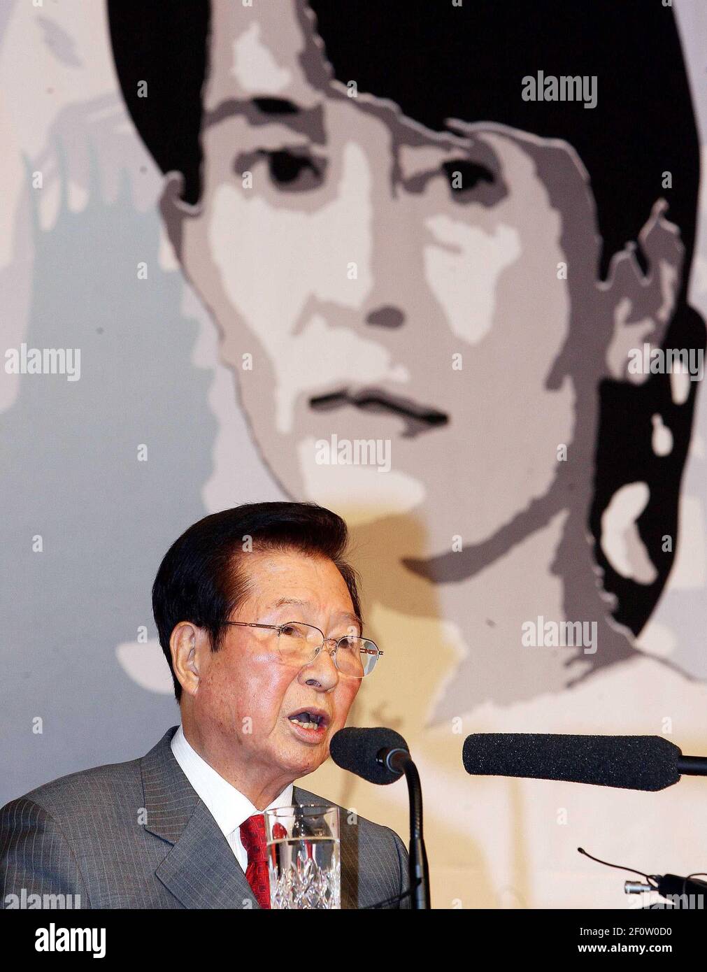 4 December 2007 - Seoul, South Korea - South Korean former president Kim Dae-jung, gives a speech in commemoration of the 7th anniversary of former president Kim Dae-jung's winning the 2000 nobel peace prize at 'A Night for Democracy in Burma'. Kim Dae-jung, supports Burma's Aung San Suu Kyi U.S $ 40,000 and democratization of Burma. Photo Credit: Youngho Lee/Sipa Press /0806301301 Stock Photo