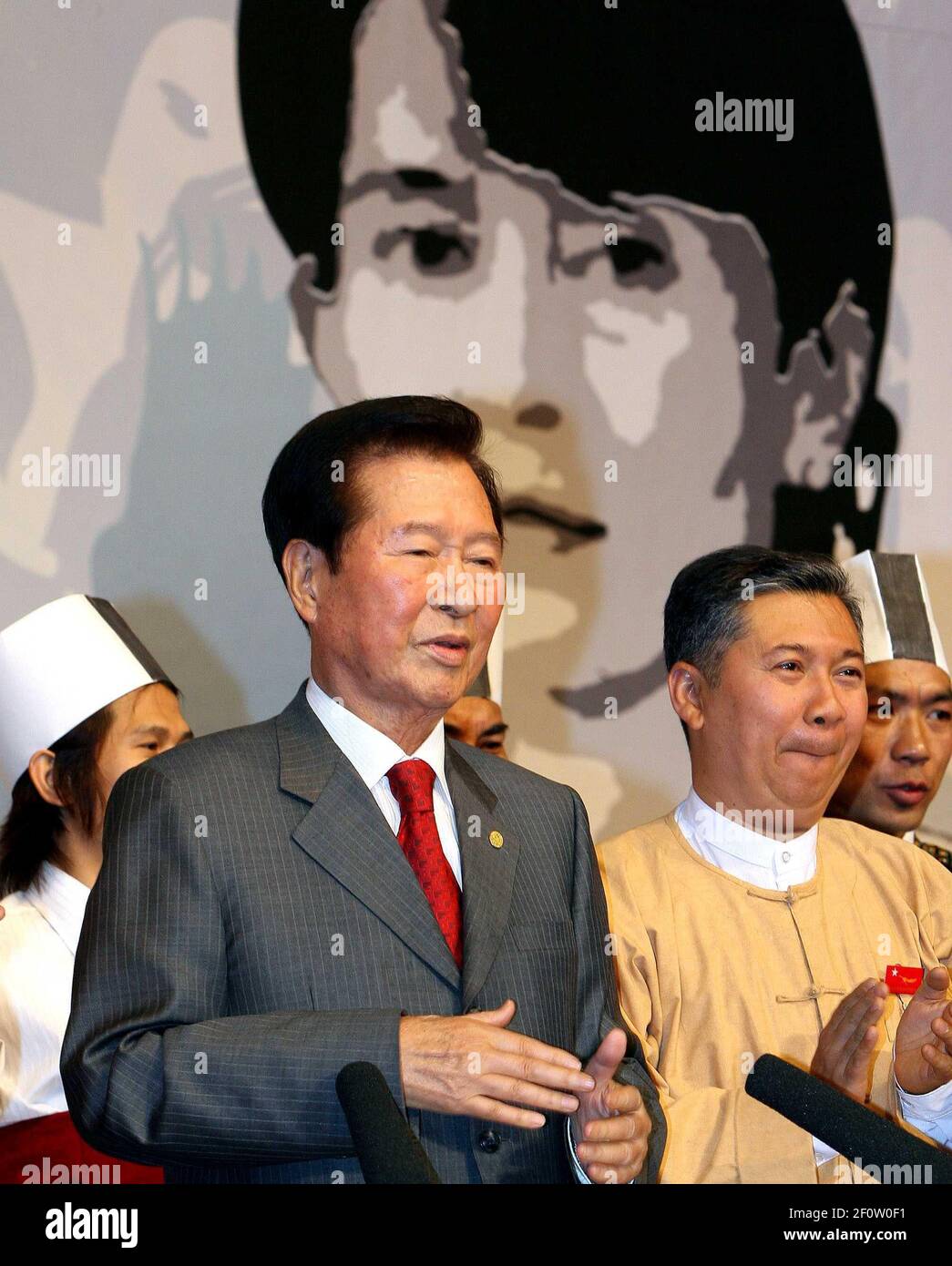 4 December 2007 - Seoul, South Korea - South Korean former president Kim Dae-jung, gives a speech in commemoration of the 7th anniversary of former president Kim Dae-jung's winning the 2000 nobel peace prize at 'A Night for Democracy in Burma'. Kim Dae-jung, supports Burma's Aung San Suu Kyi U.S $ 40,000 and democratization of Burma. Photo Credit: Youngho Lee/Sipa Press /0806301301 Stock Photo