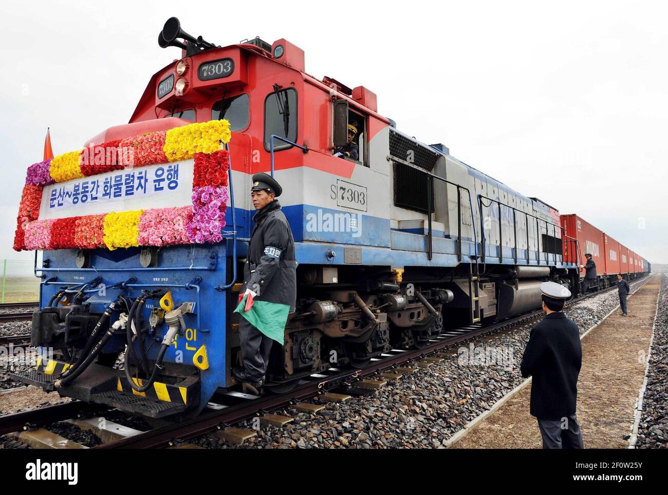 Musan Train 11 December 2007 - Kaesong, North Korea - The first South Korean cargo ...