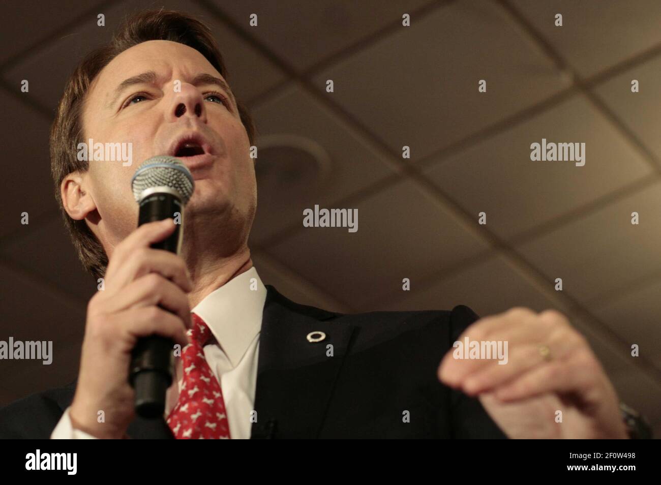 5 January 2008 Concord, NH Sen. John Edwards speaks with supporters