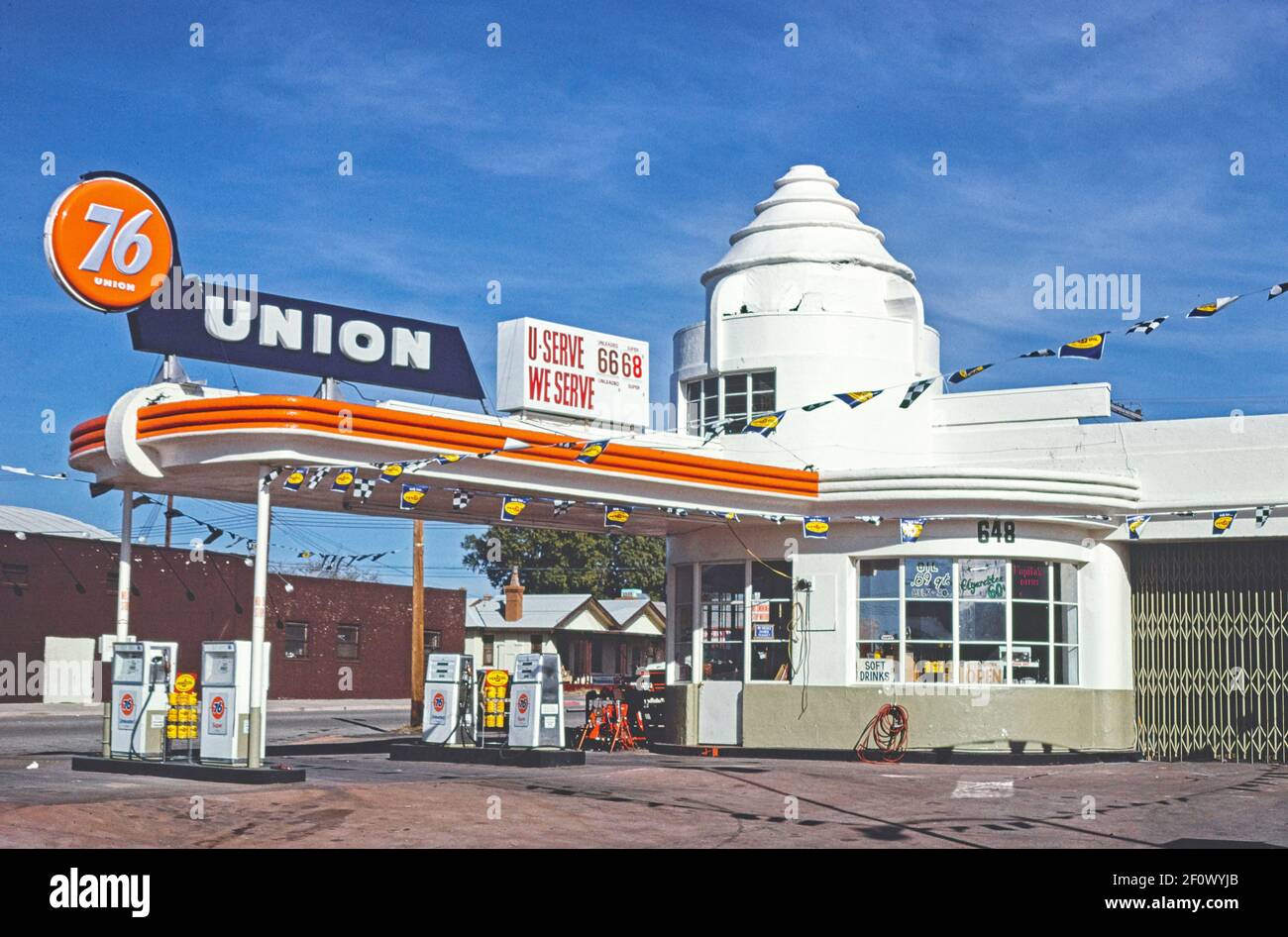 Archival union 76 gas station hi-res stock photography and