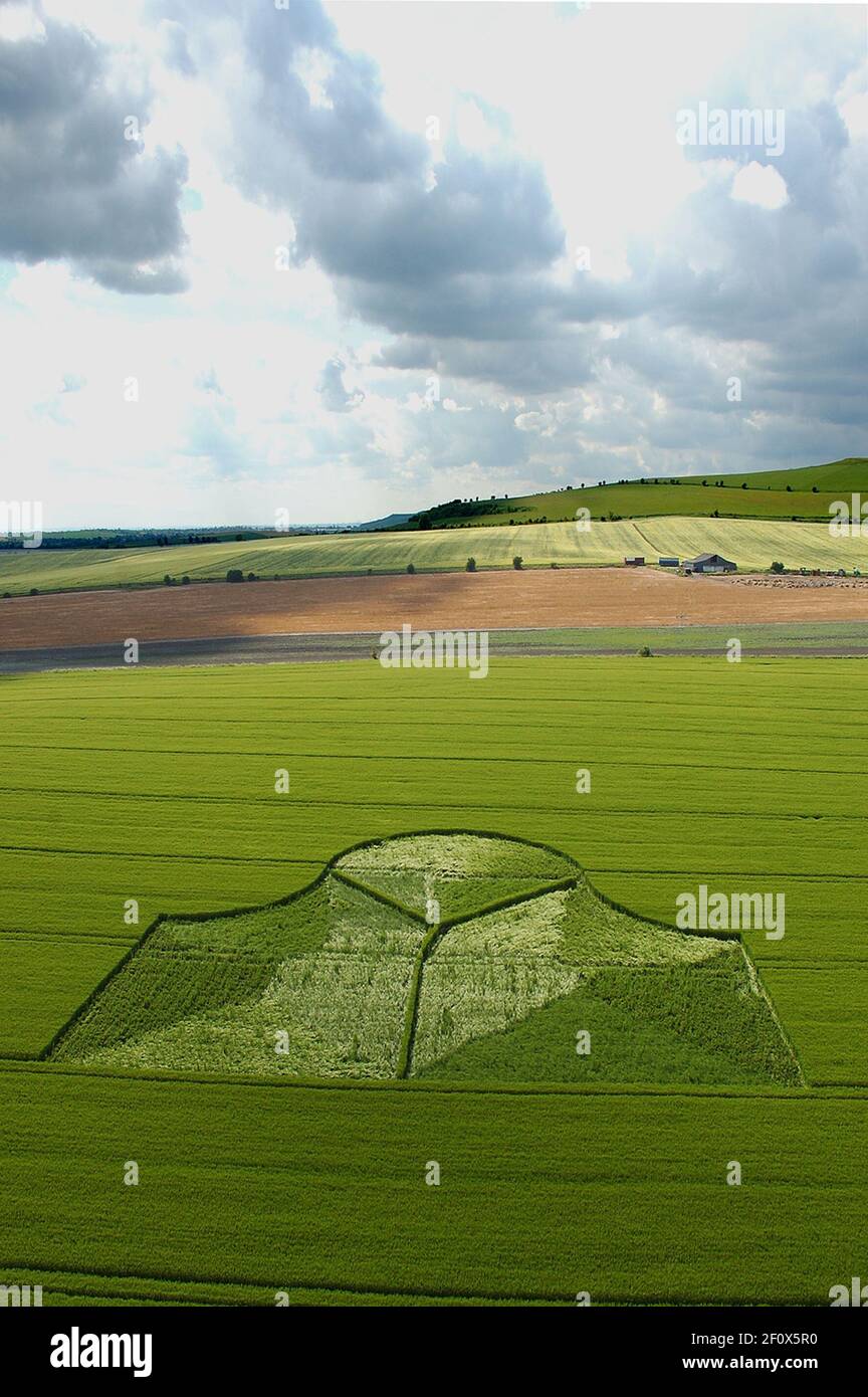 Crop circle hi-res stock photography and images - Alamy