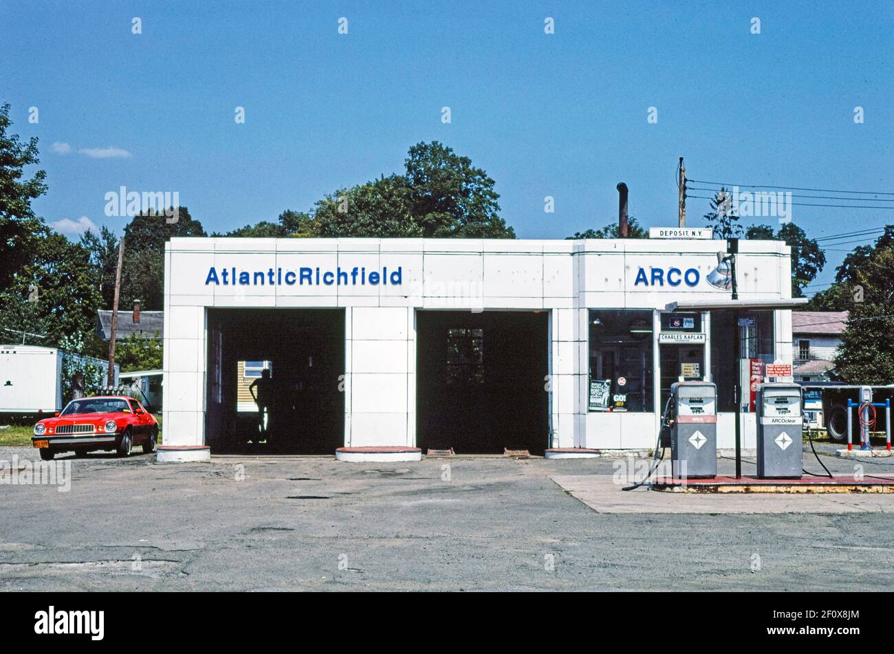 Vintage gas station hi-res stock photography and images - Alamy