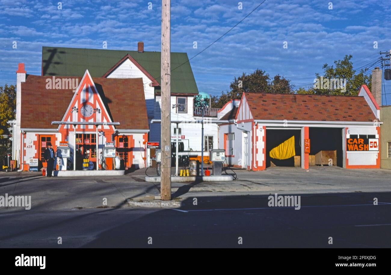 Mobil gas station hires stock photography and images Alamy