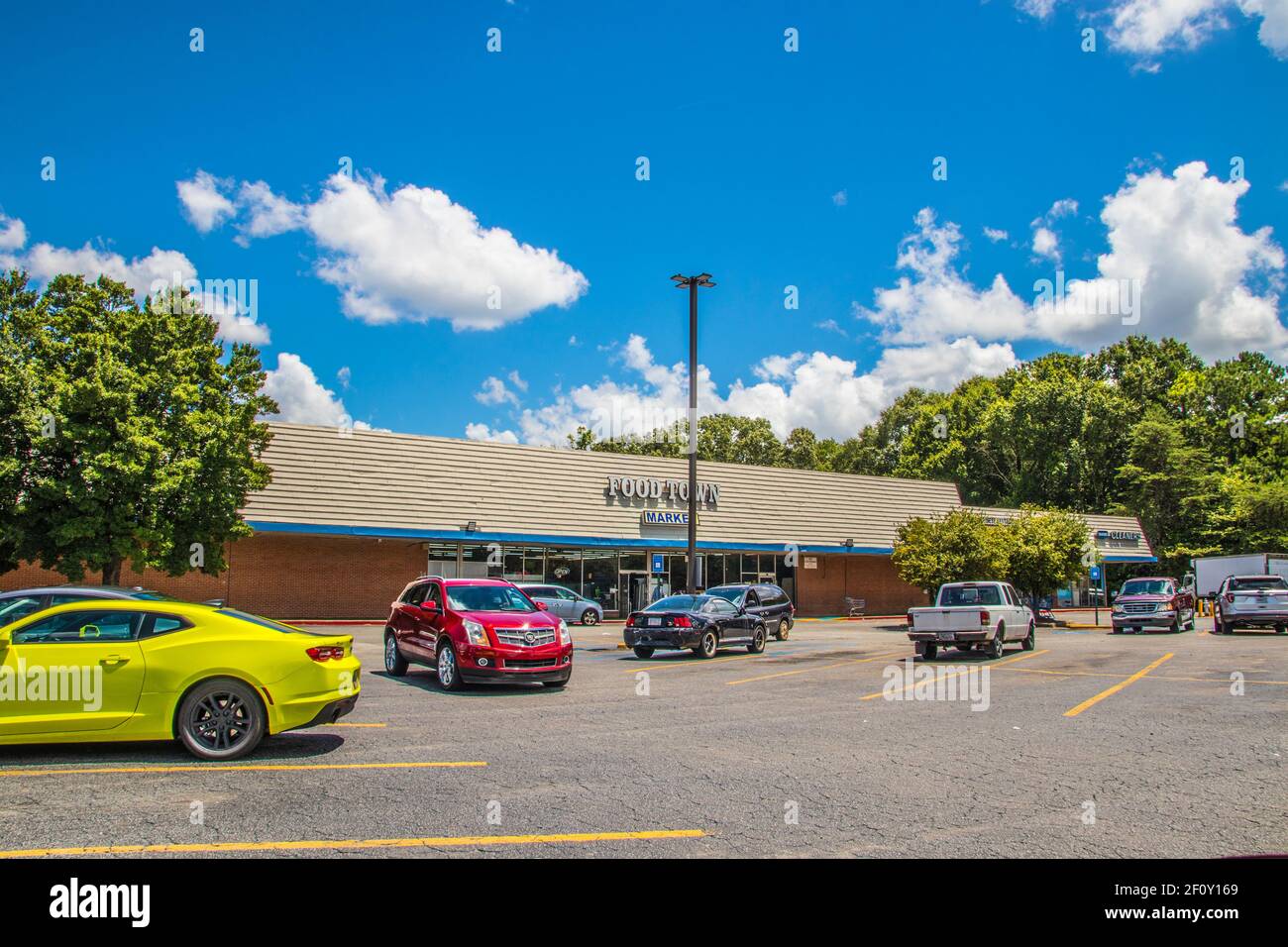 Decatur, Ga / USA 07 23 20 View of Food Town parking lot with cars Stock Photo Alamy