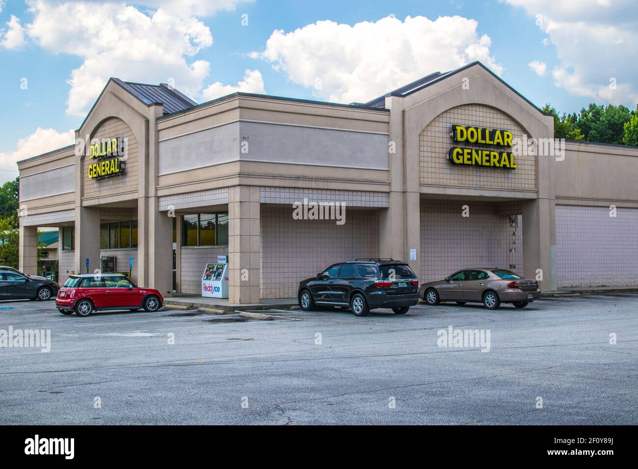 Snellville, Ga / USA 07 20 20 Dollar General store with cars and
