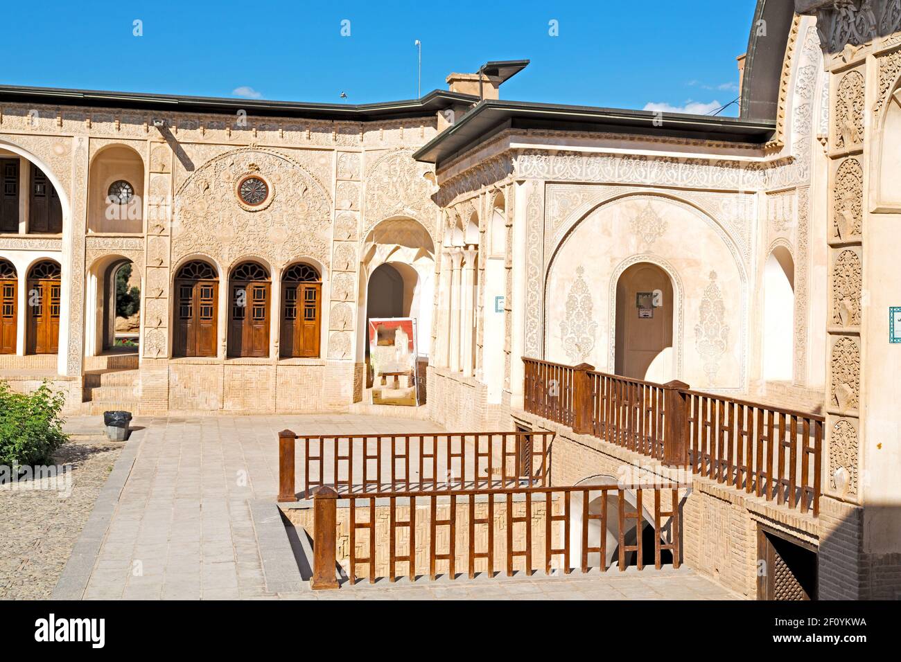 THE ANTIQUE HOUSE Tazza In Corno Vichingo Naturale Con Supporto