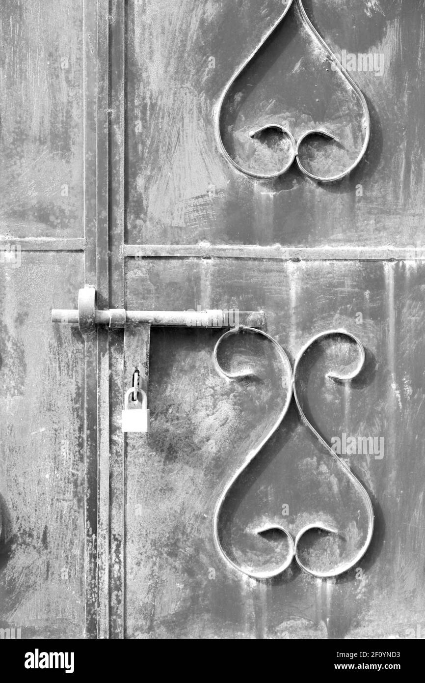 White aged door backdrop Black and White Stock Photos & Images - Alamy