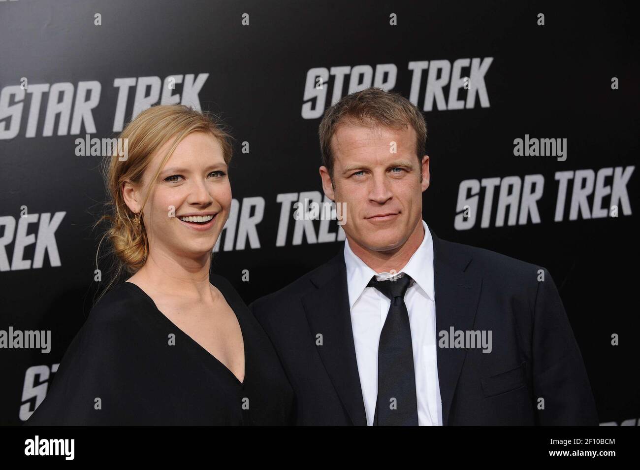 Anna Torv And Mark Valley Anna Torv, Mark Valley End Marriage(02)