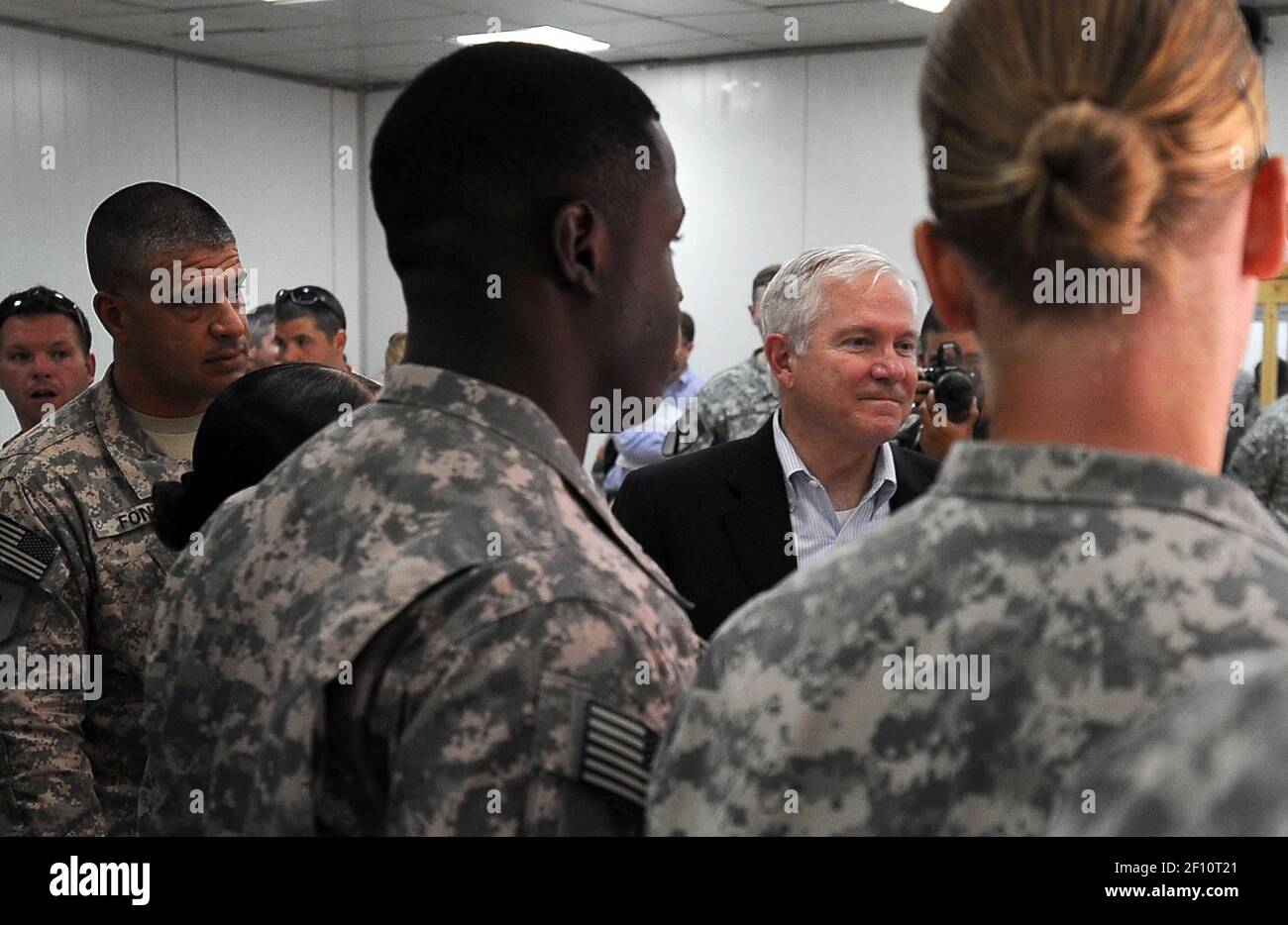 28 July 2009 - Baghdad, Iraq - U.S. Defense Secretary Robert M. Gates meets with troops and thanks them for their service at Combined Operating Base Adder during a recent trip to Iraq, July 28, 2009. Secretary Gates visited Iraq receiving operational updates as well as meeting with key Iraqi officials. Photo Credit: Jerry Morrison/DOD/Sipa Press/0907291737 Stock Photo