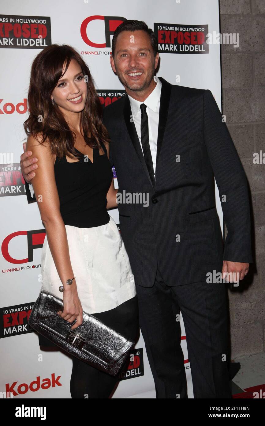 09-november-2009-hollywood-california-actress-jessica-alba-and-mark