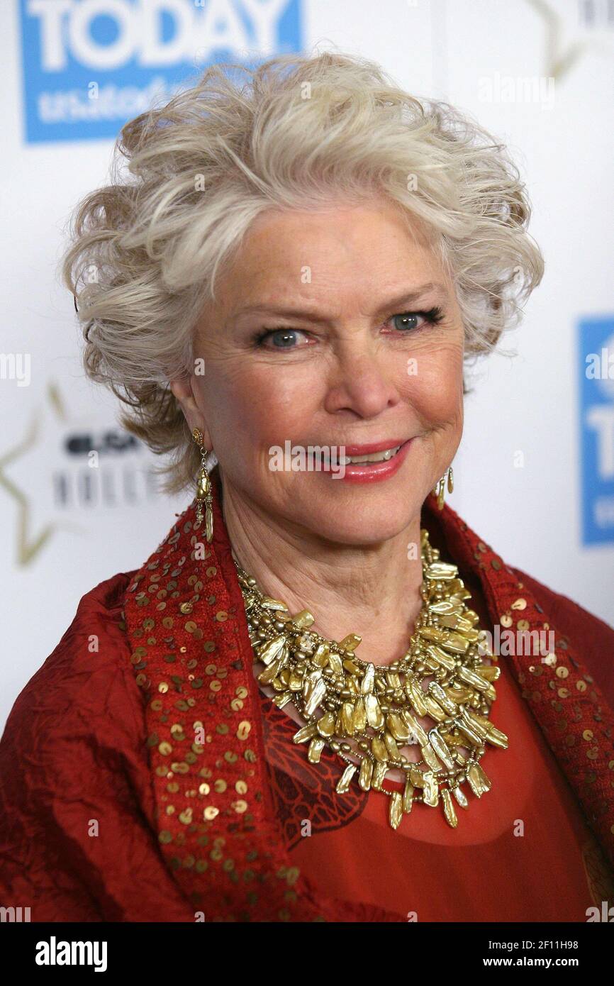 10 November 2009- Beverly Hills, California- Actress Ellen Burstyn ...