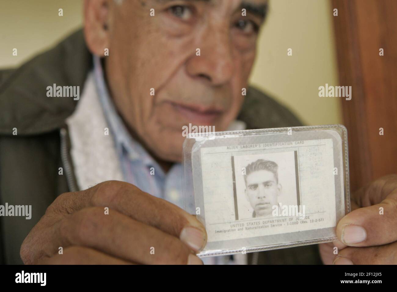 https://c8.alamy.com/comp/2F12JX5/former-bracero-manuel-perez-74-of-san-jose-holds-his-alien-laborers-identification-card-also-known-as-la-mica-cafe-issued-to-him-by-the-united-states-during-the-wwii-era-program-at-the-mexican-consulate-in-san-jose-califonria-the-bracero-program-recruited-thousands-of-men-from-mexico-to-to-work-in-agriculture-canneries-and-railroad-jobs-in-the-united-states-from-1942-46-while-us-nationals-fought-in-the-war-and-then-from-1947-64-photo-by-maria-j-avilasan-jose-mercury-newsmctsipa-usa-2F12JX5.jpg