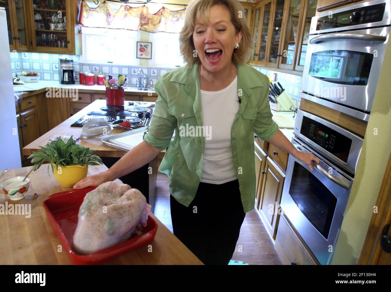 Super Suppers founder Judie Byrd offers strategies for a Thanksgiving dinner that can be prepared almost entirely the day of, with very minimal prep the night before. (Photo by Joyce Marshall/Fort Worth Star-Telegram/MCT/Sipa USA) Stock Photo