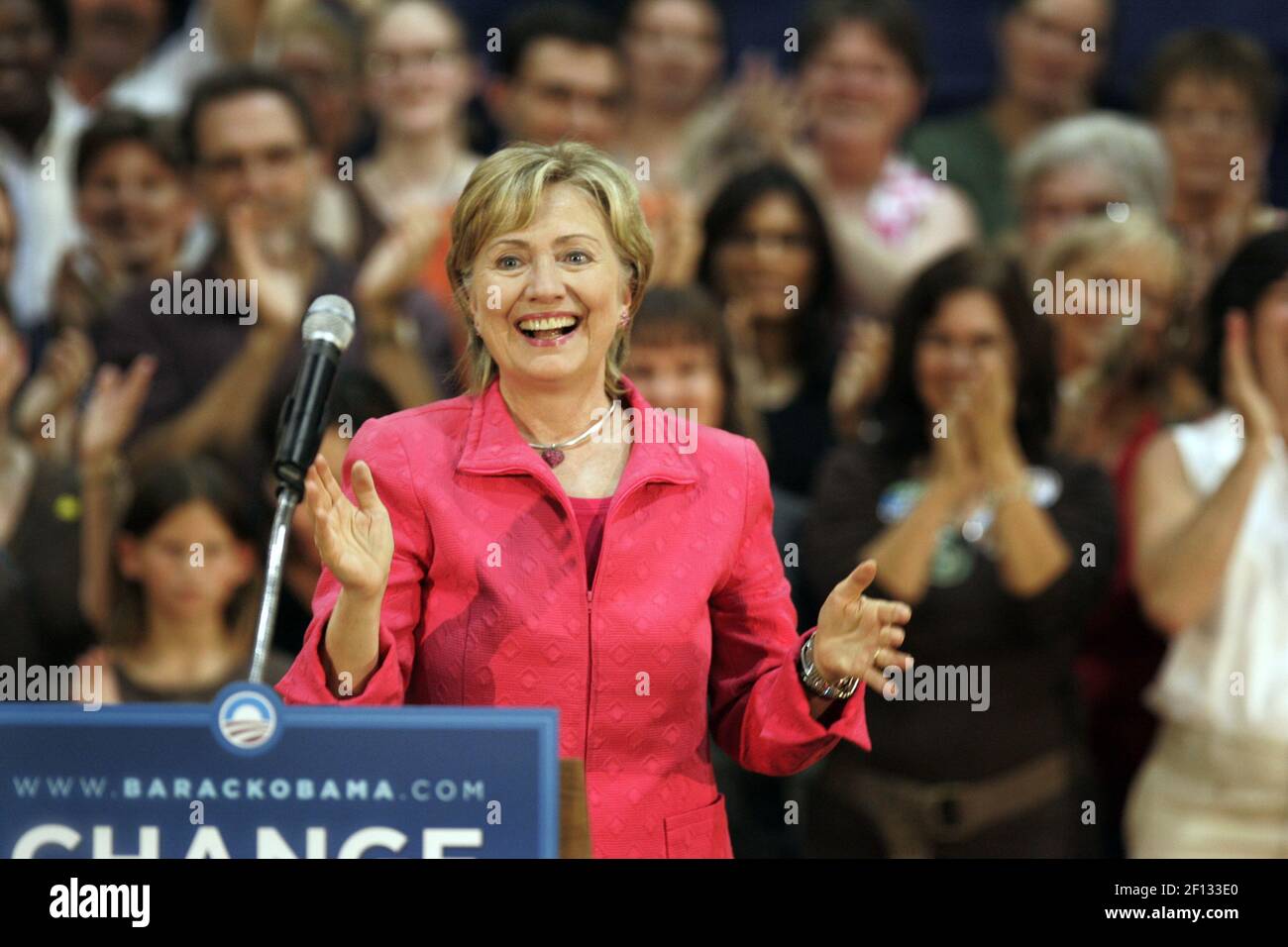 Senator Hillary Clinton (D-N.Y.) campaigns for Democratic presidential ...