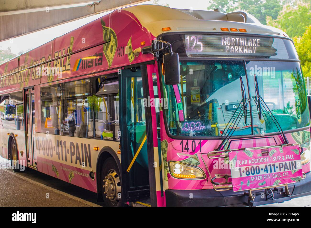 Page 13 Side Of A Bus High Resolution Stock Photography And Images Alamy