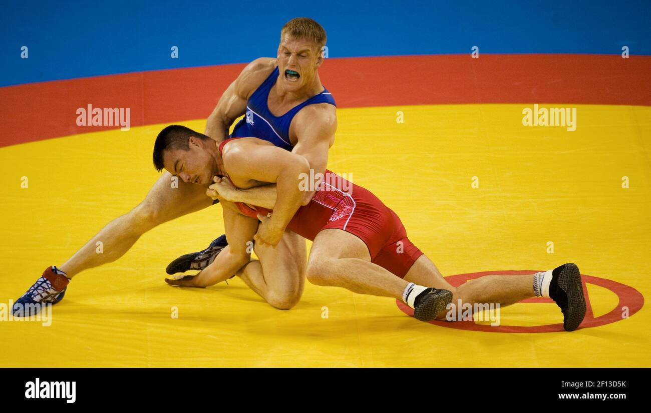 Adam Wheeler of the United States, in blue, defeats Tae-Young Han of ...