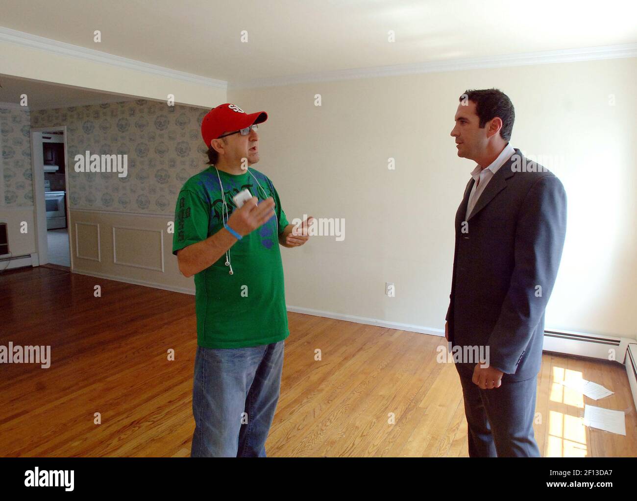 Nino DiBenedetto, left, a potential homebuyer, with Wayne M. Frankel, owner/broker of Exit Realty Premier, discuss a house that is for sale in Massapequa, New York, July 30, 2008. (Photo by Karen Wiles Stab/Newsday/MCT/Sipa USA) Stock Photo